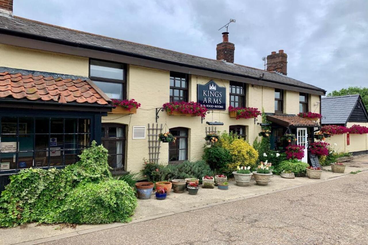 The Kings Arms Hotel Coggeshall Exterior photo