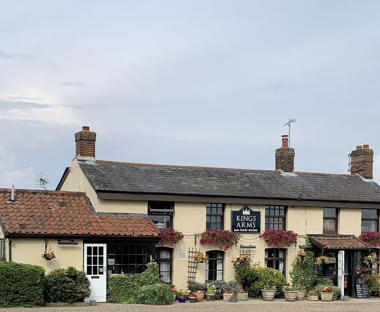 The Kings Arms Hotel Coggeshall Exterior photo