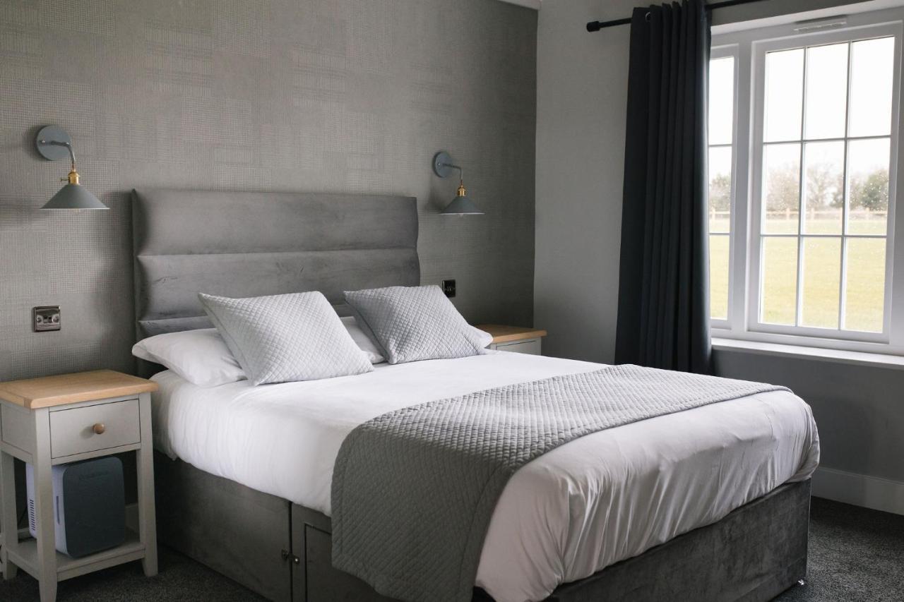 The Kings Arms Hotel Coggeshall Room photo